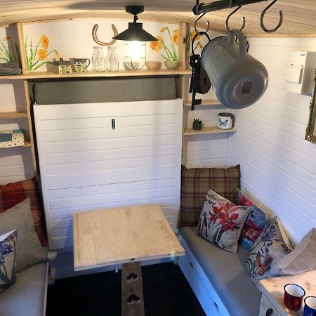 Clydesdale Shepherds Hut Belfast Exterior photo
